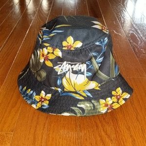 Stüssy bucket hat